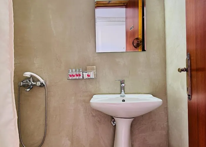 招待所 Faidrahouse Alikí